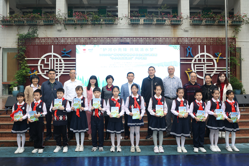 市教育局、市河长办开展《共筑清水梦》图书赠阅活动.jpg