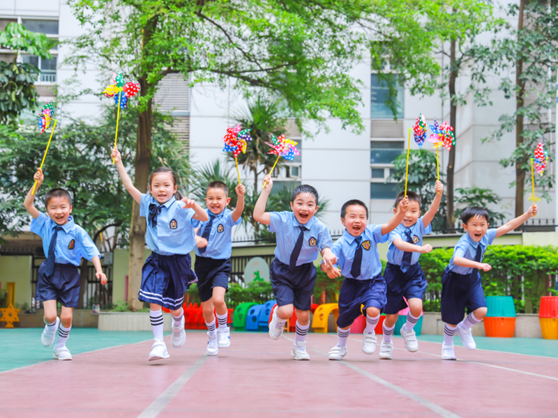 4.毕业照：“我们毕业啦”  海珠区穗花幼儿园.jpg