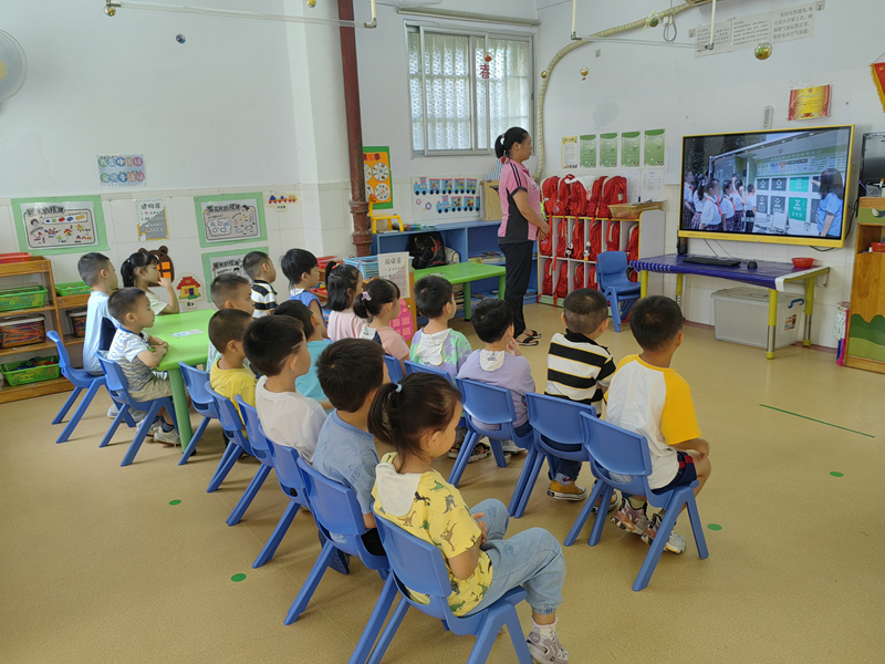 2025.09.05 广州市越秀区轻工工程院幼儿园开展垃圾分类开学第一课教育活动(大二班在园学习).jpg